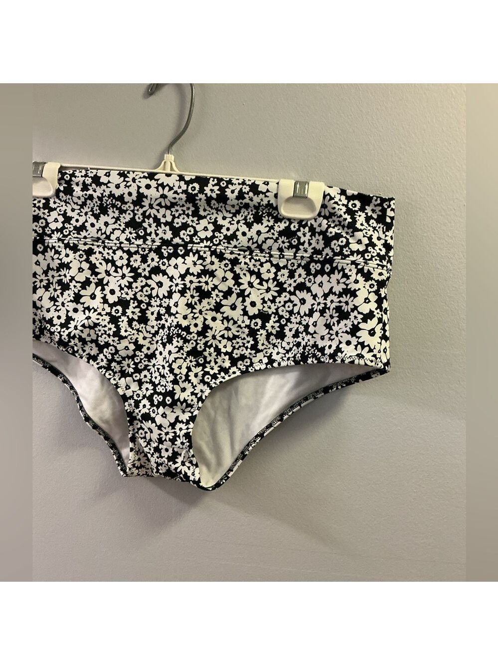 Victoria’s Secret Pink High Waist Bikini Bottoms Black White Floral XXL - Picture 5 of 11